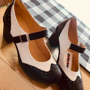 Women’s Leather shoes size 8. Mary Janes. Brand new.